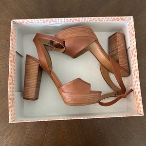 Gianni Bini Jaw Drop Platform Heels